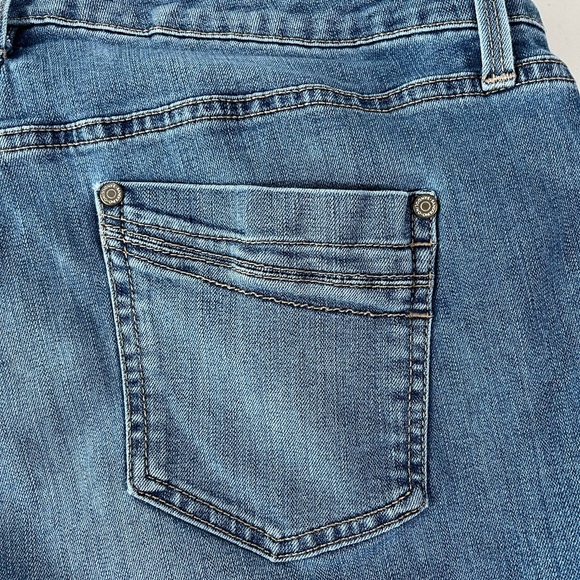 Women’s Bandolino Riley Bermuda Jean Shorts Denim, size 12 - Picture 5 of 13